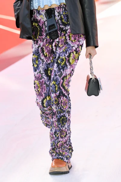 Look 99